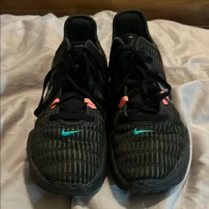 Nike LeBron Witness 6 Size 11