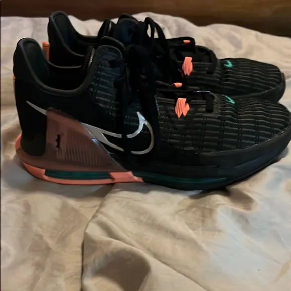 Nike LeBron Witness 6 Size 11