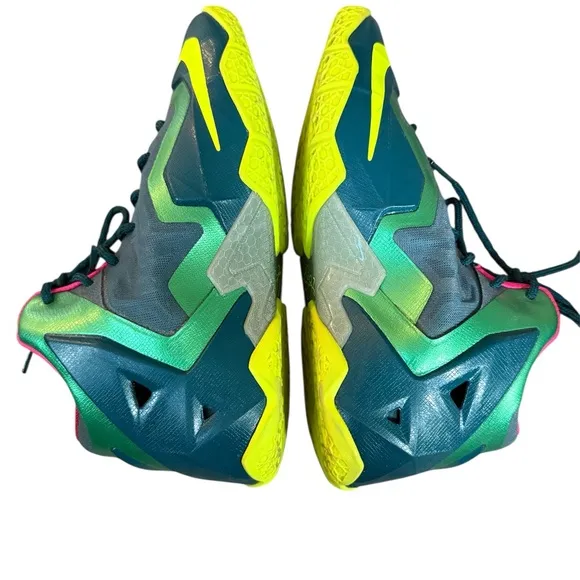 Nike Lebron XI GS Size 6.5 Youth Basketball Shoes