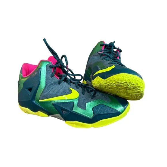 Nike Lebron XI GS Size 6.5 Youth Basketball Shoes