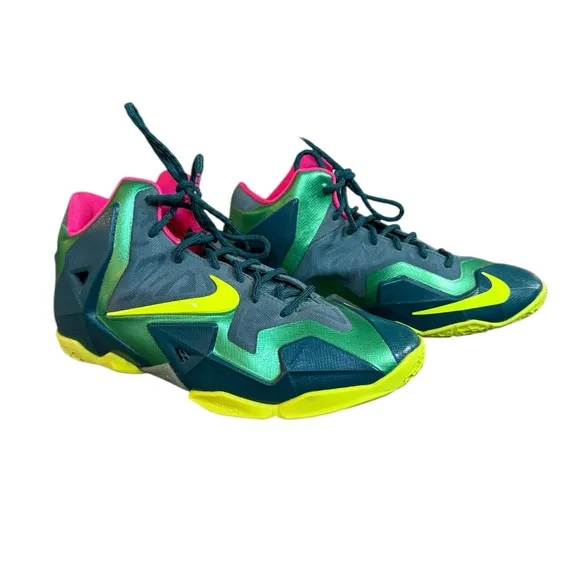 Nike Lebron XI GS Size 6.5 Youth Basketball Shoes