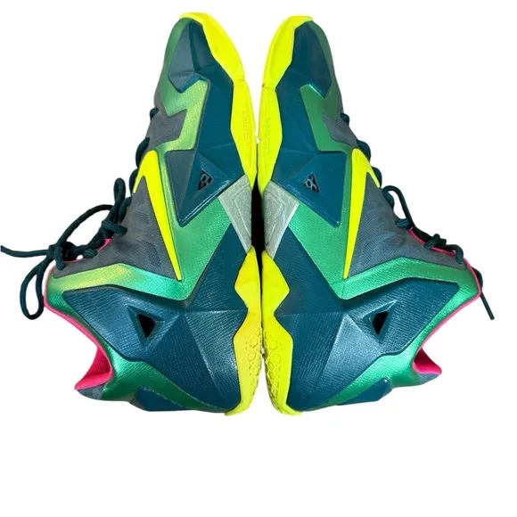 Nike Lebron XI GS Size 6.5 Youth Basketball Shoes