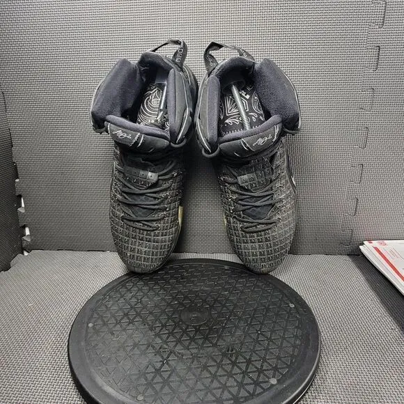 Nike LeBron 12 EXT Rubber City Shoes Mens Sz 13 Black Mid Athletic Snekaers