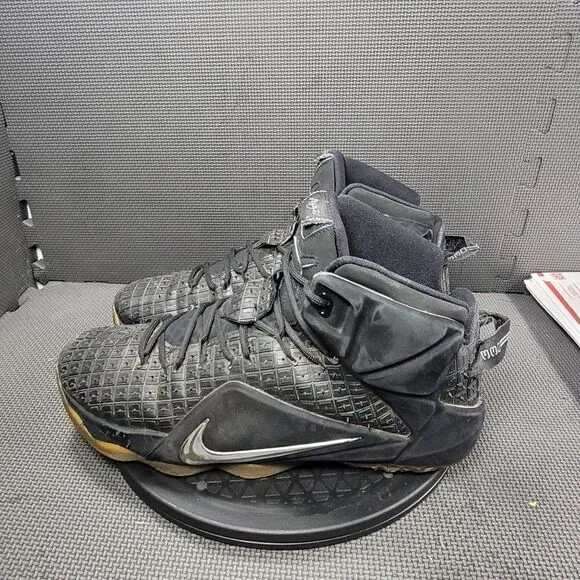 Nike LeBron 12 EXT Rubber City Shoes Mens Sz 13 Black Mid Athletic Snekaers