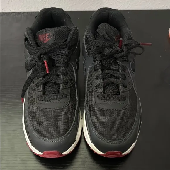 Nike Men's Black and Red Sneakers