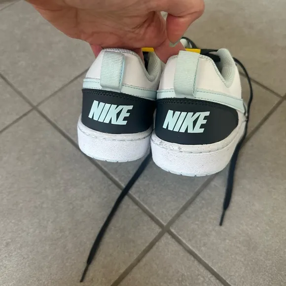 Nike Men's Black and White and blue Sneakers 7