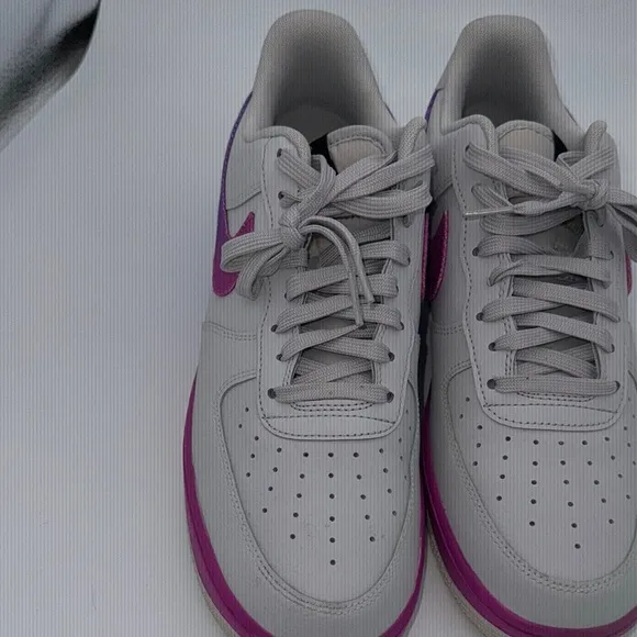 Nike Men’s  Gray and Purple Sneakers