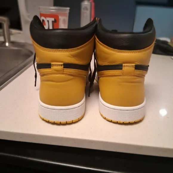 Nike Men's Yellow and Black Sneakers