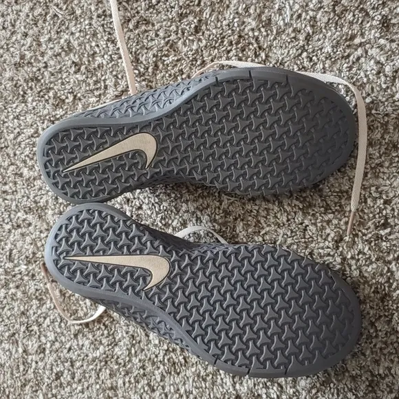 Nike Metcon 4 Shoes Rose Gold And Grey Women's Size 6.5
