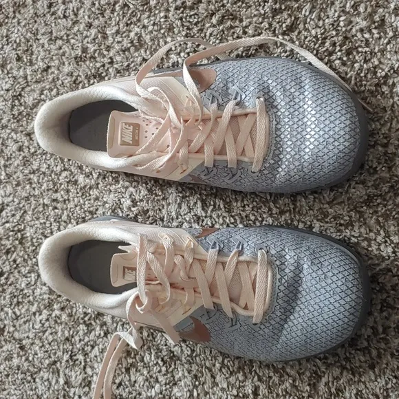 Nike Metcon 4 Shoes Rose Gold And Grey Women's Size 6.5