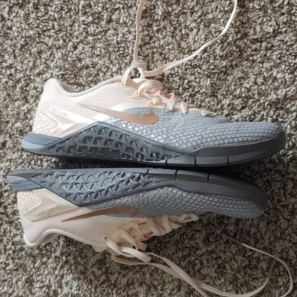 Nike Metcon 4 Shoes Rose Gold And Grey Women's Size 6.5