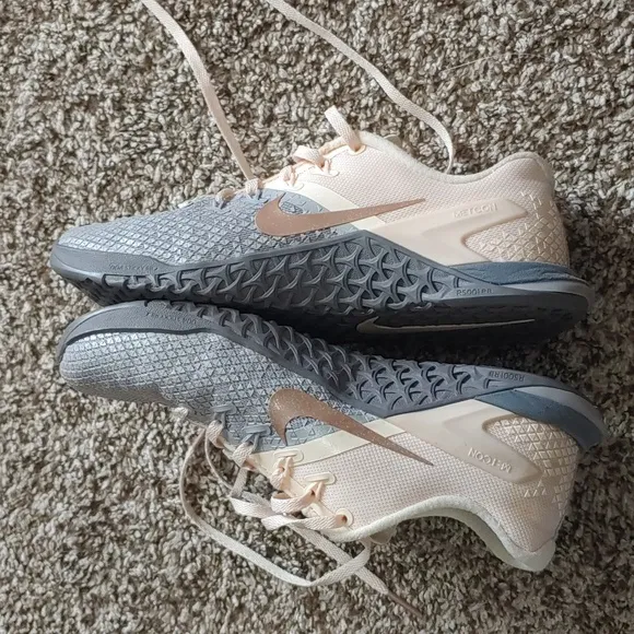 Nike Metcon 4 Shoes Rose Gold And Grey Women's Size 6.5