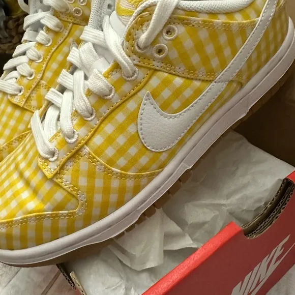 Nike Yellow Gingham Sneakers Women Size 6 / Men 4.5