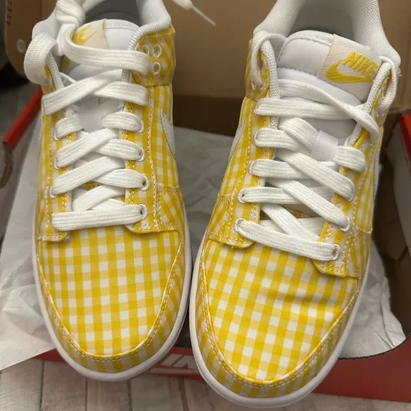 Nike Yellow Gingham Sneakers Women Size 6 / Men 4.5