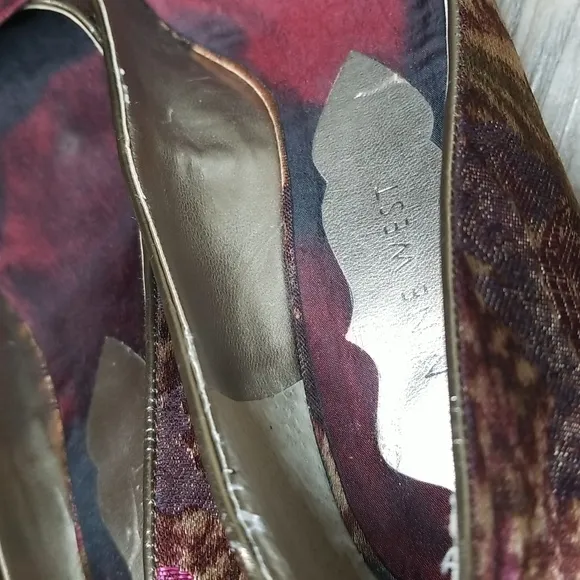 Nine West Nwilthyia Burgandy Fabric Floral Pattern Low Wedge Heels Size 8M
