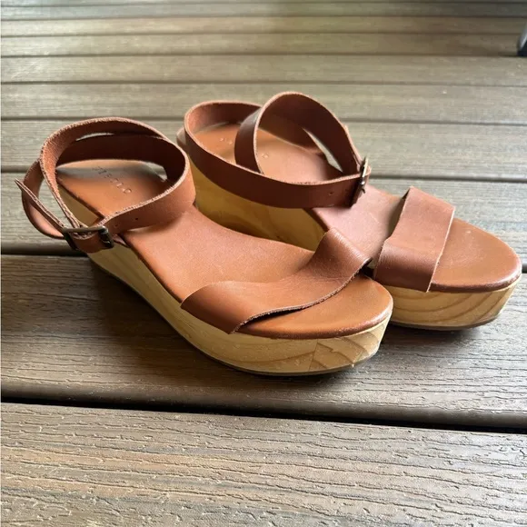 Nisolo Brown Wedge Sandals with Minimalist Design