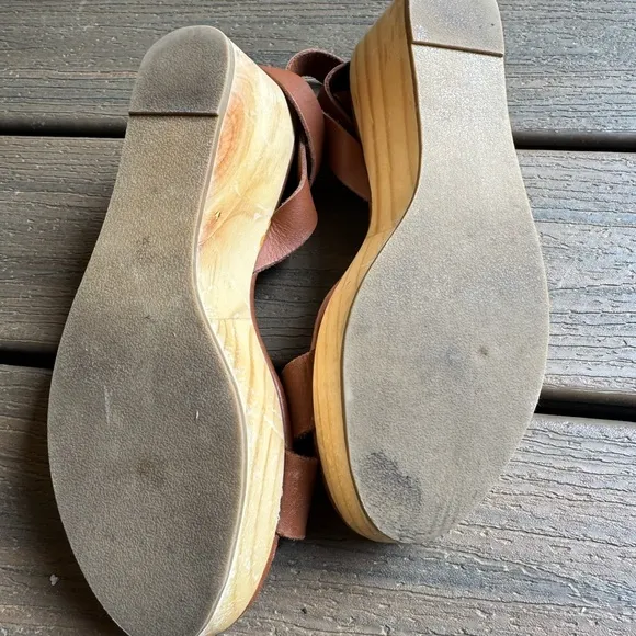 Nisolo Brown Wedge Sandals with Minimalist Design