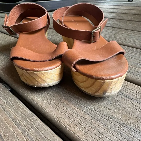 Nisolo Brown Wedge Sandals with Minimalist Design