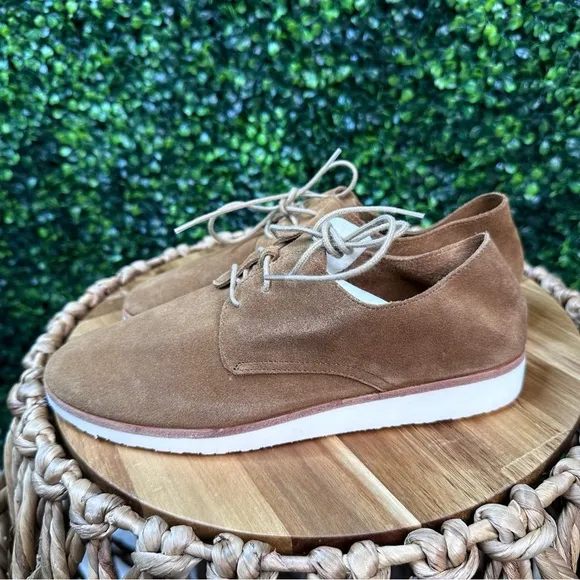 Nisolo Sedona Travel Derby Shoe Tan Suede