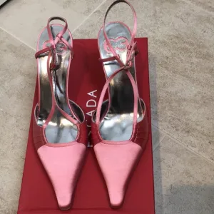 NWD Escada 37.5 Pink Satin Formal Heels Italy fit like 7