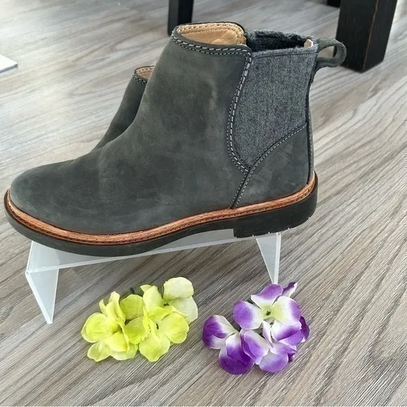 ✨NWOB NEW  Clarks leather Trace Fall Chelsea leather ankle boot 🥾 booties