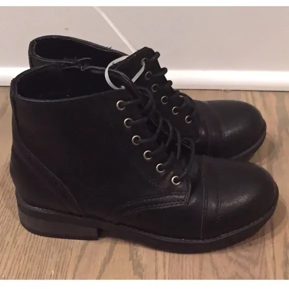 NWOB Steve Madden Black Side Zip Up Ankle Boots 13