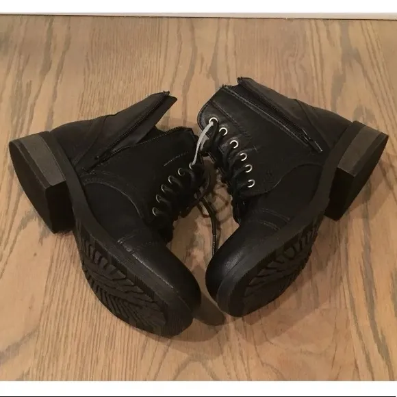 NWOB Steve Madden Black Side Zip Up Ankle Boots 13