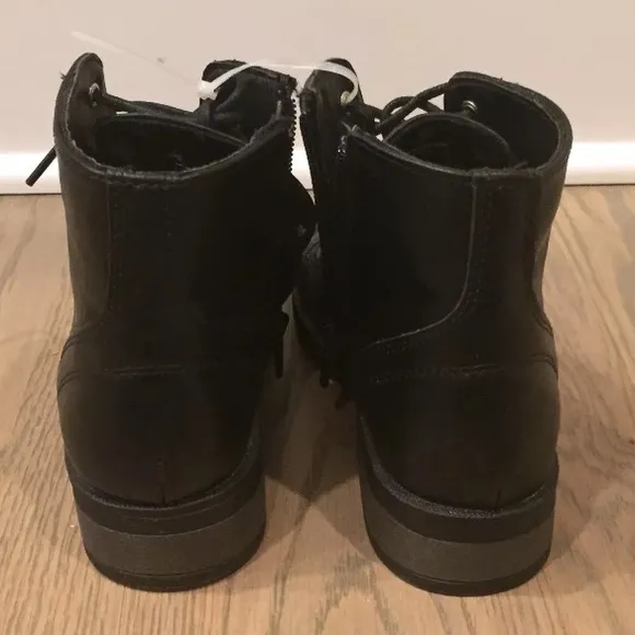 NWOB Steve Madden Black Side Zip Up Ankle Boots 13