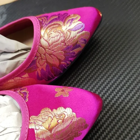 NWOT Beautiful Bright Fuchsia Pointed Toe Flats