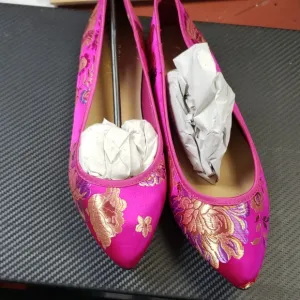 NWOT Beautiful Bright Fuchsia Pointed Toe Flats