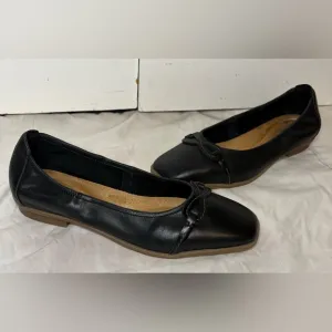 NWOT. Clarks Collection Women's Lyrical Rhyme Slip-On Flats Black Size 8M
