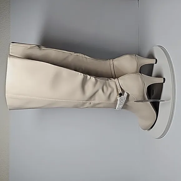 NWOT Karen Scott Hanna Heeled Boots Knee High Side Zip Almond Toe Wide White 7.5