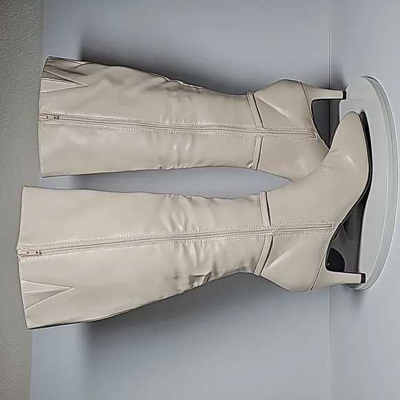 NWOT Karen Scott Hanna Heeled Boots Knee High Side Zip Almond Toe Wide White 7.5