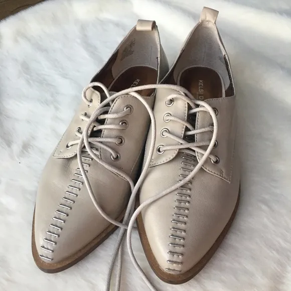 NWOT KELSI DAGGER BROOKLYN Savas Pointed Toe Derby In White Wash Leather