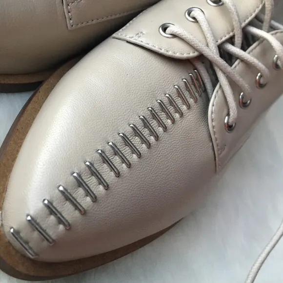 NWOT KELSI DAGGER BROOKLYN Savas Pointed Toe Derby In White Wash Leather