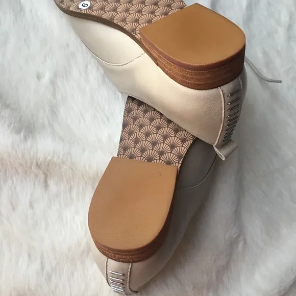 NWOT KELSI DAGGER BROOKLYN Savas Pointed Toe Derby In White Wash Leather