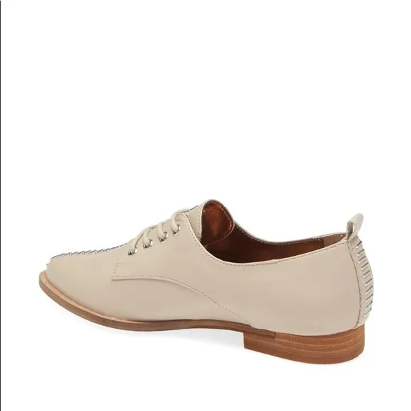 NWOT KELSI DAGGER BROOKLYN Savas Pointed Toe Derby In White Wash Leather