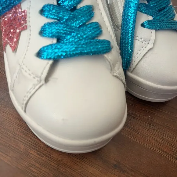 NWOT Lola   The Boys Pink Star sneakers with Blue Laces- Toddler size 5.5