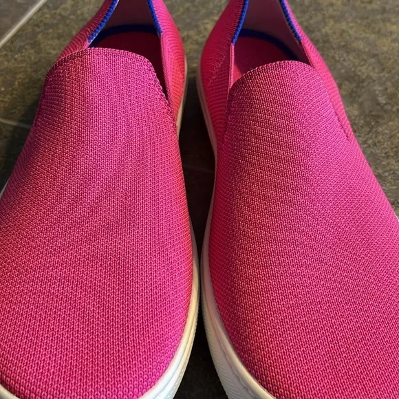 NWOT Rothy’s Girls Bubblegum Pink Slip on Sneakers size 4.