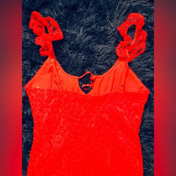 NWOT SAINTS   SECRETS EMBROIDERY RUFFLE NECKLINE SLEEVELESS MINI DRESS. SIZE S