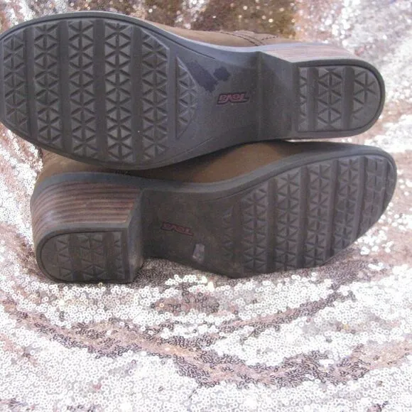 NWOT Teva &quot;Foxy&quot; boots 8.5