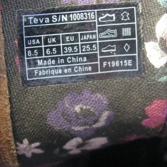 NWOT Teva &quot;Foxy&quot; boots 8.5