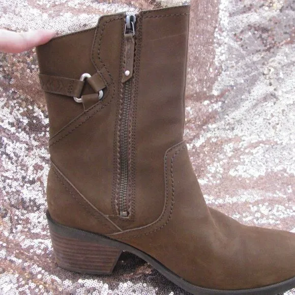 NWOT Teva &quot;Foxy&quot; boots 8.5