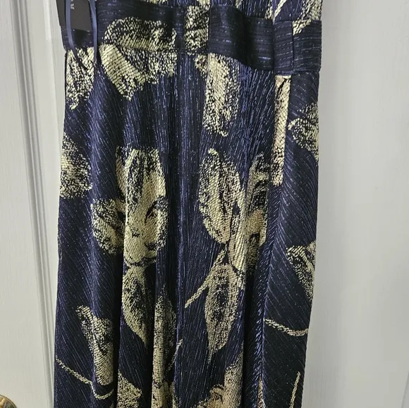 NWT Betsy &amp; Adam Foil Print Sleeveless Gown Blue &amp; Gold Sz 10