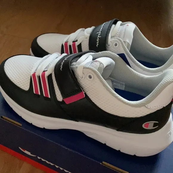 NWT-Champion Motive Kids’ Sneakers-Style:MOTIVE-Color:White/Blk