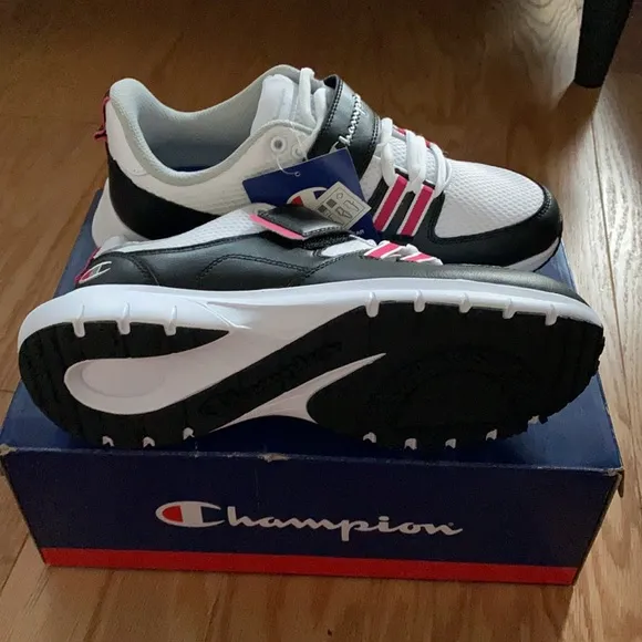 NWT-Champion Motive Kids’ Sneakers-Style:MOTIVE-Color:White/Blk