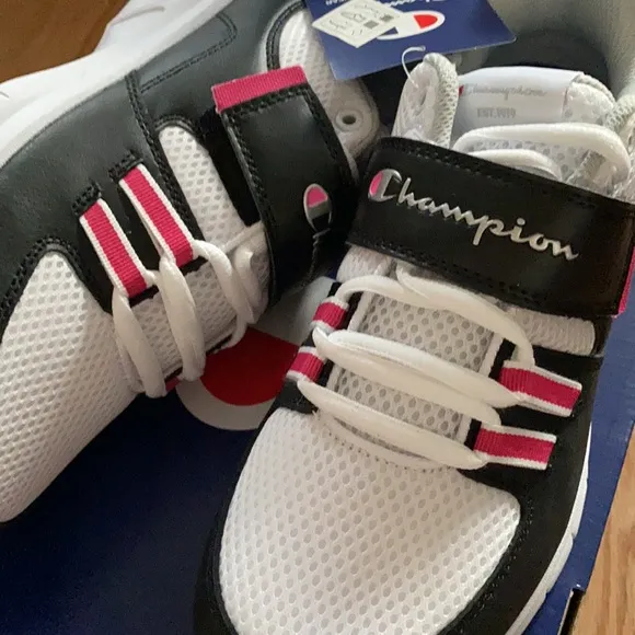 NWT-Champion Motive Kids’ Sneakers-Style:MOTIVE-Color:White/Blk