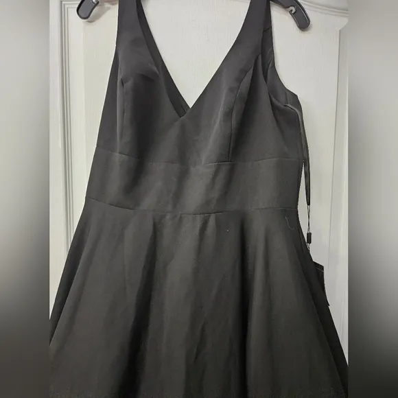 NWT Ieena for Mac Duggal Black Classic Sleeveless A-Line Gown  Pockets SZ 12