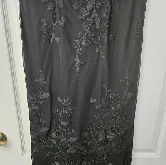 NWT JS Collections Black Elegant Black Evening Dress With Floral Embroidery SZ 4