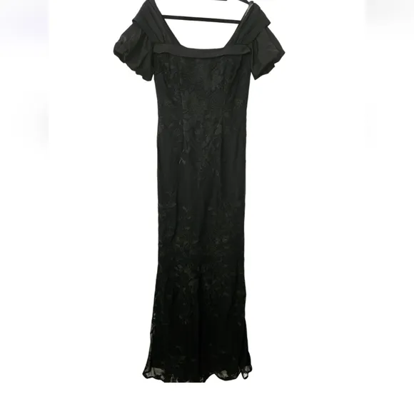 NWT JS Collections Black Elegant Black Evening Dress With Floral Embroidery SZ 4